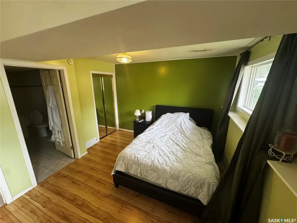 233 Lochrie Crescent Saskatoon SK S7M 5E3
