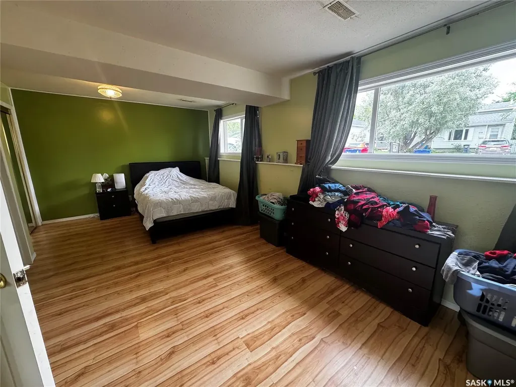 233 Lochrie Crescent Saskatoon SK S7M 5E3