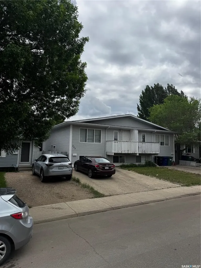 233 Lochrie Crescent Saskatoon SK S7M 5E3