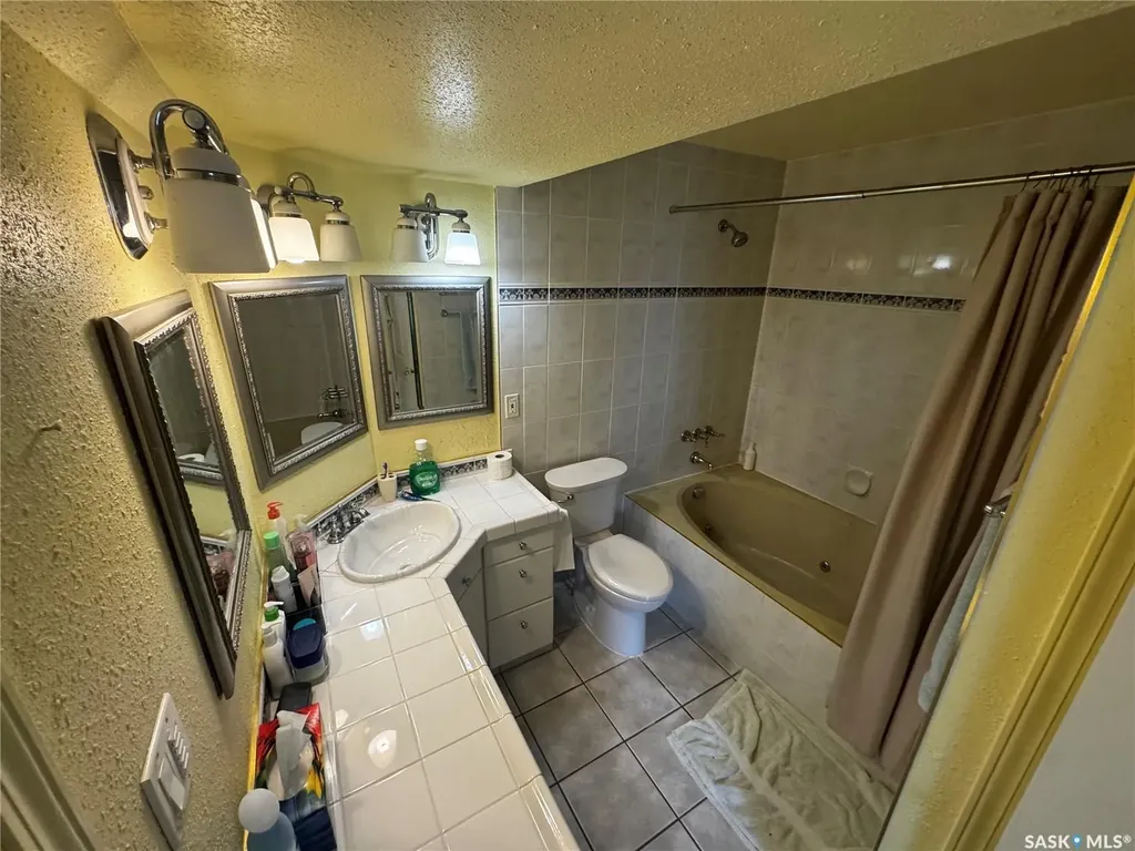 233 Lochrie Crescent Saskatoon SK S7M 5E3