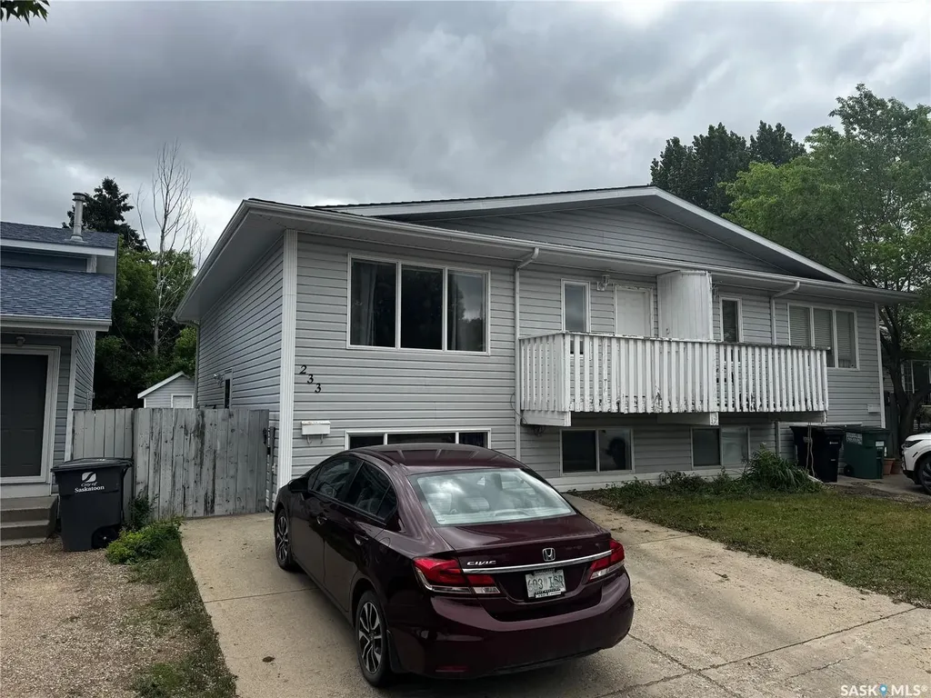 233 Lochrie Crescent Saskatoon SK S7M 5E3