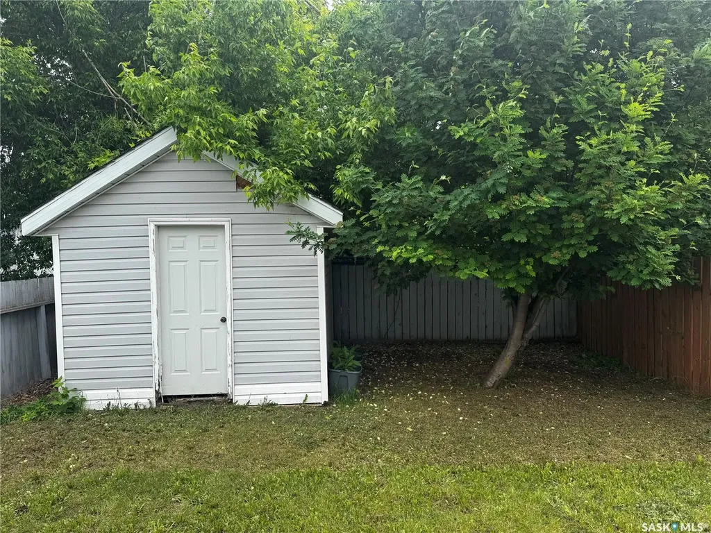 233 Lochrie Crescent Saskatoon SK S7M 5E3