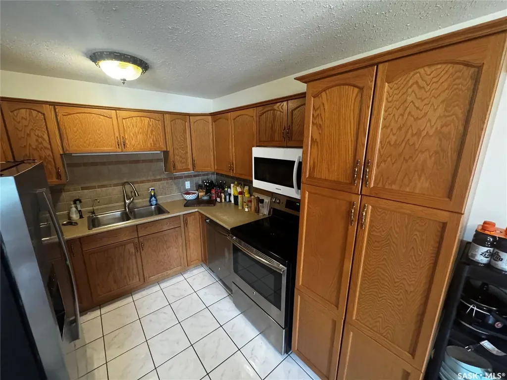 233 Lochrie Crescent Saskatoon SK S7M 5E3