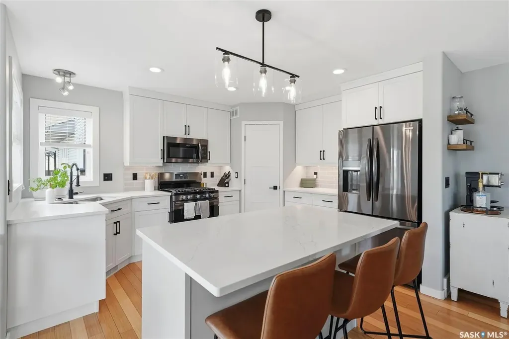 327 Hettle Cove Saskatoon SK S7T 0E8
