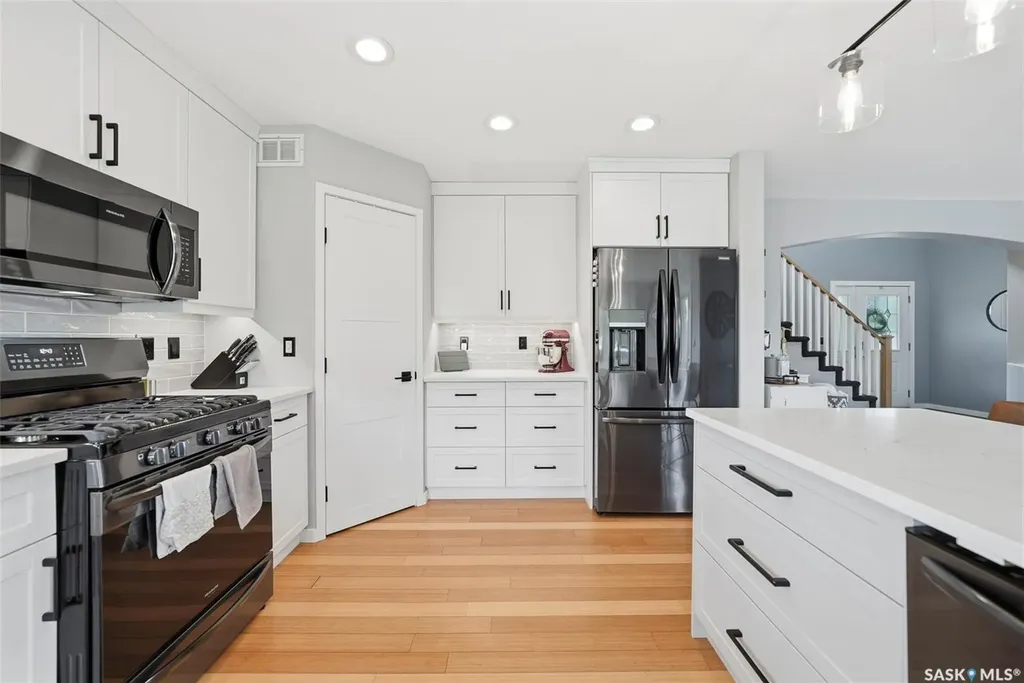 327 Hettle Cove Saskatoon SK S7T 0E8