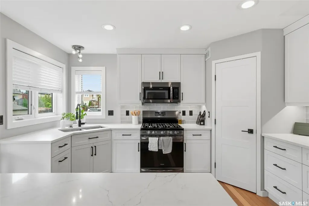 327 Hettle Cove Saskatoon SK S7T 0E8