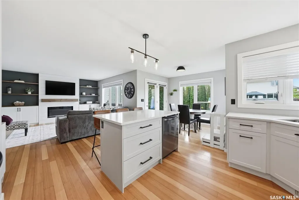 327 Hettle Cove Saskatoon SK S7T 0E8