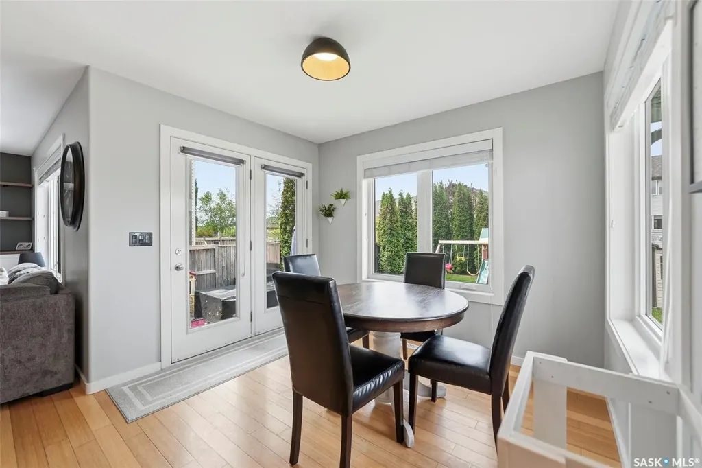 327 Hettle Cove Saskatoon SK S7T 0E8