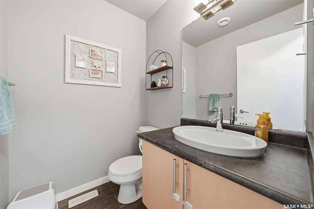 327 Hettle Cove Saskatoon SK S7T 0E8