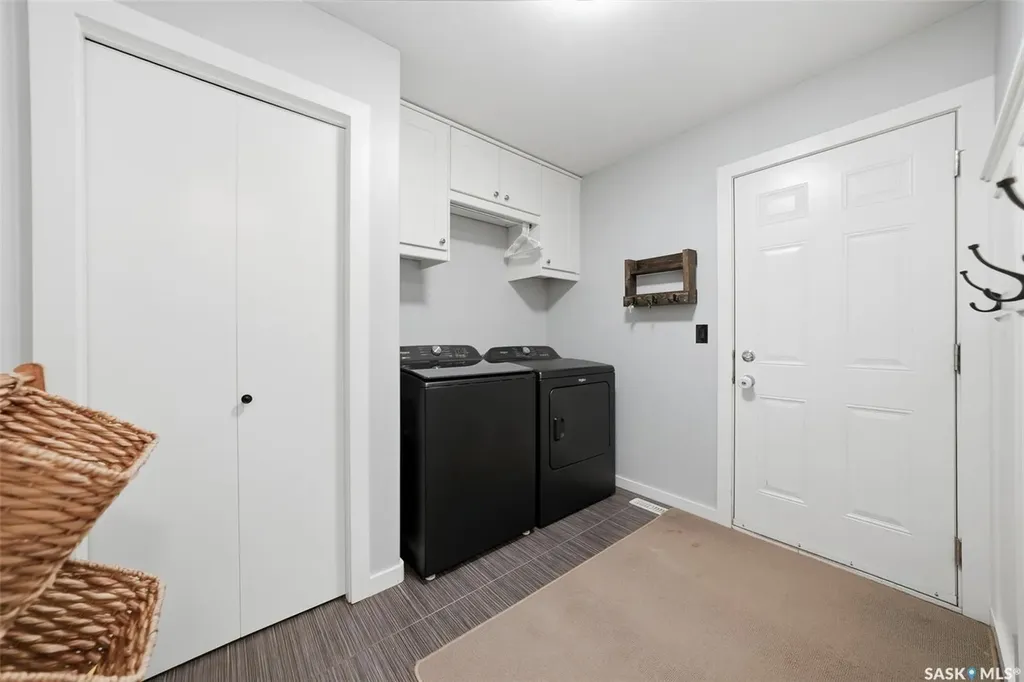 327 Hettle Cove Saskatoon SK S7T 0E8
