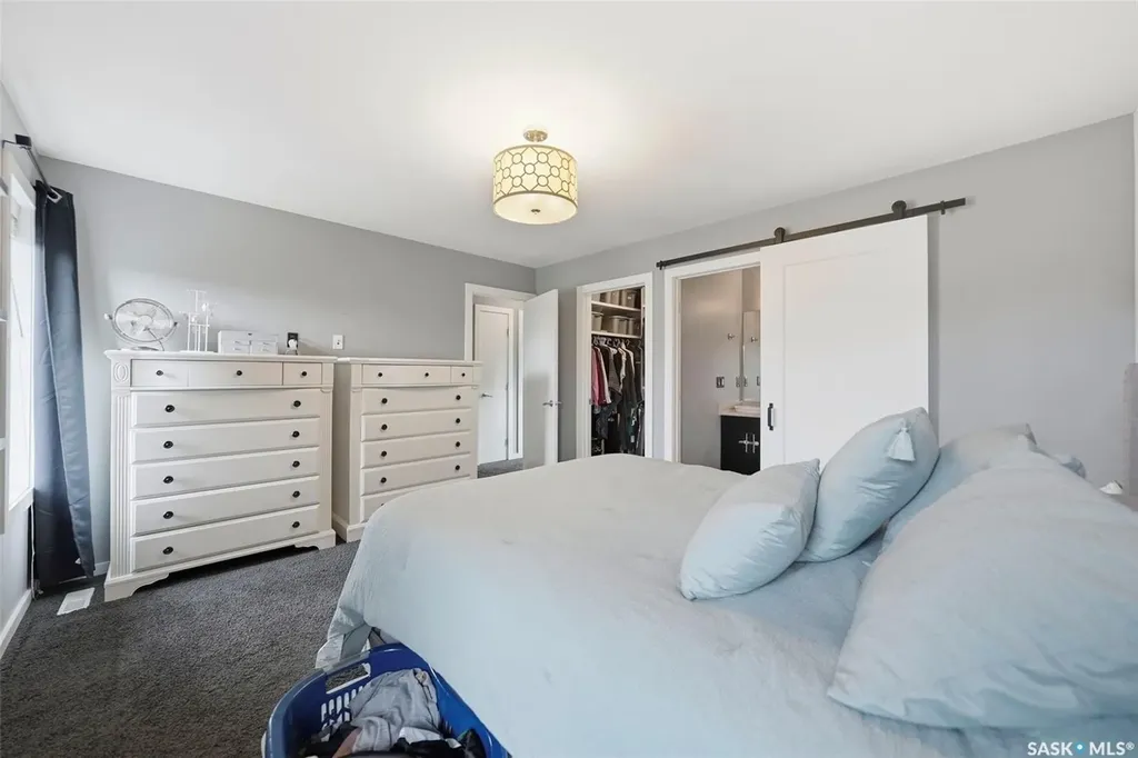 327 Hettle Cove Saskatoon SK S7T 0E8