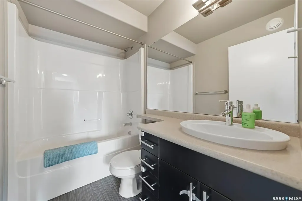 327 Hettle Cove Saskatoon SK S7T 0E8