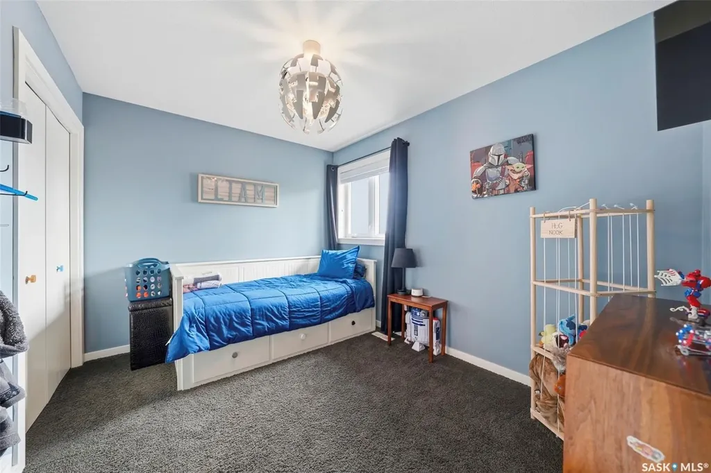 327 Hettle Cove Saskatoon SK S7T 0E8