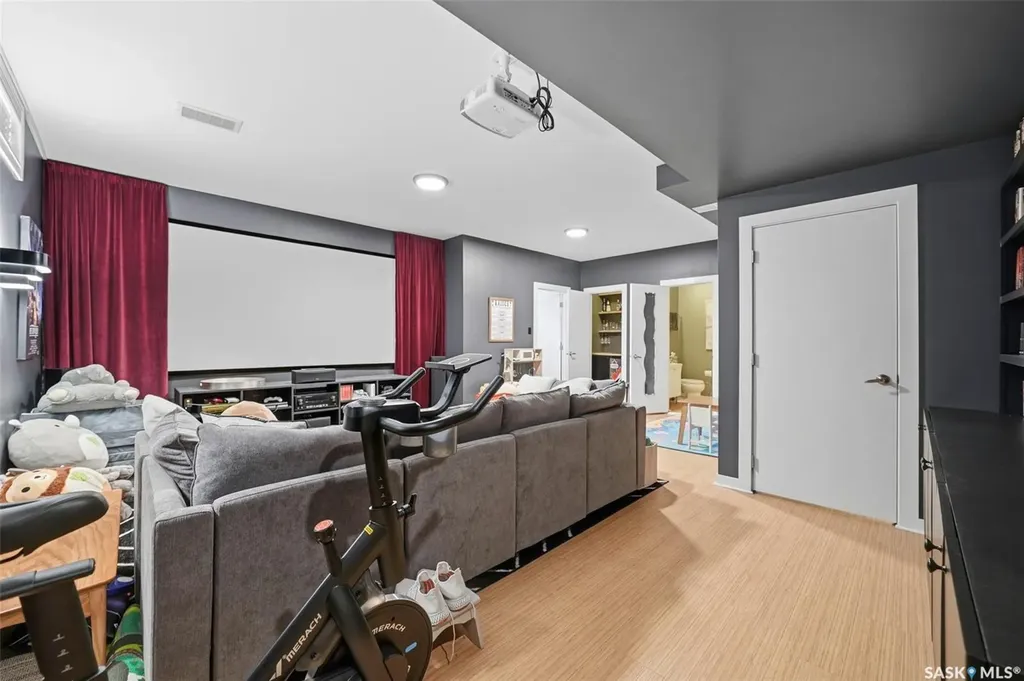 327 Hettle Cove Saskatoon SK S7T 0E8