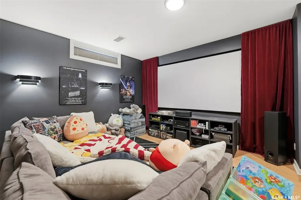327 Hettle Cove Saskatoon SK S7T 0E8
