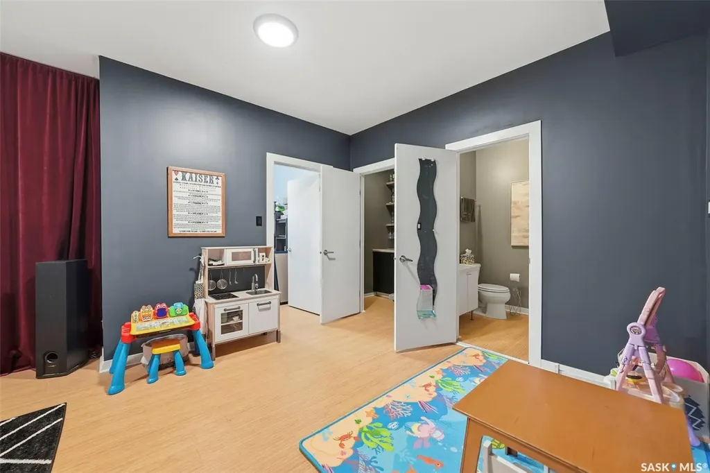 327 Hettle Cove Saskatoon SK S7T 0E8