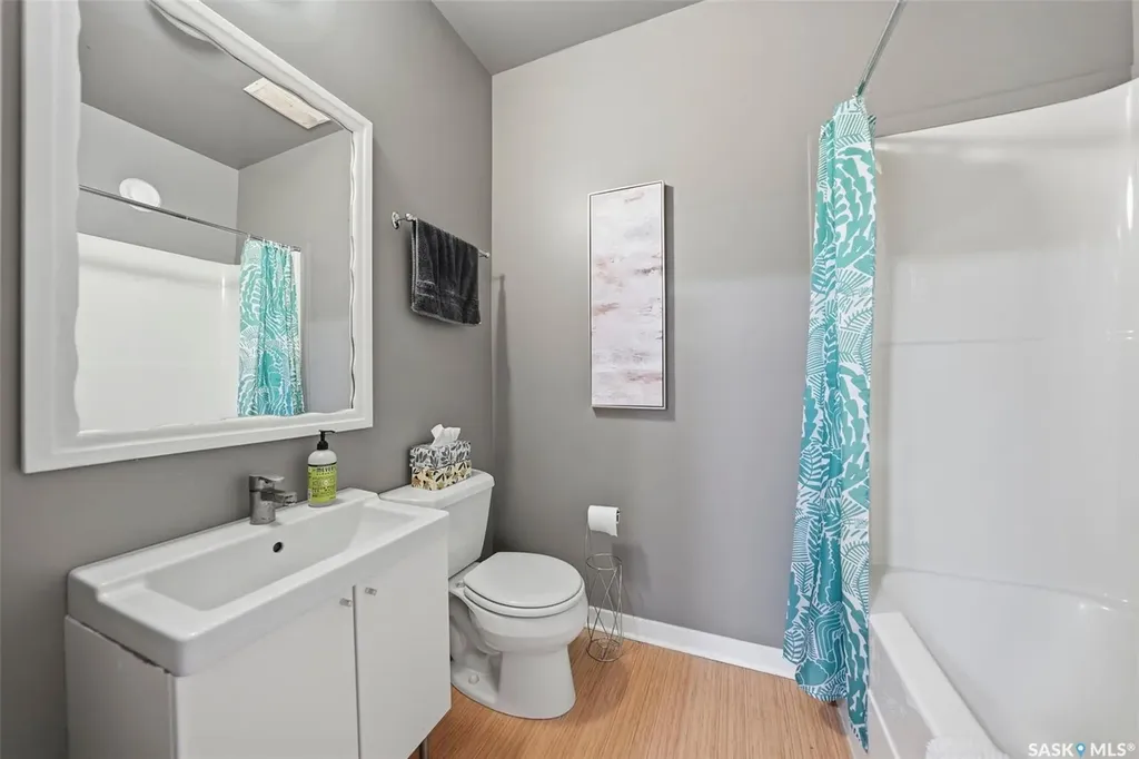 327 Hettle Cove Saskatoon SK S7T 0E8