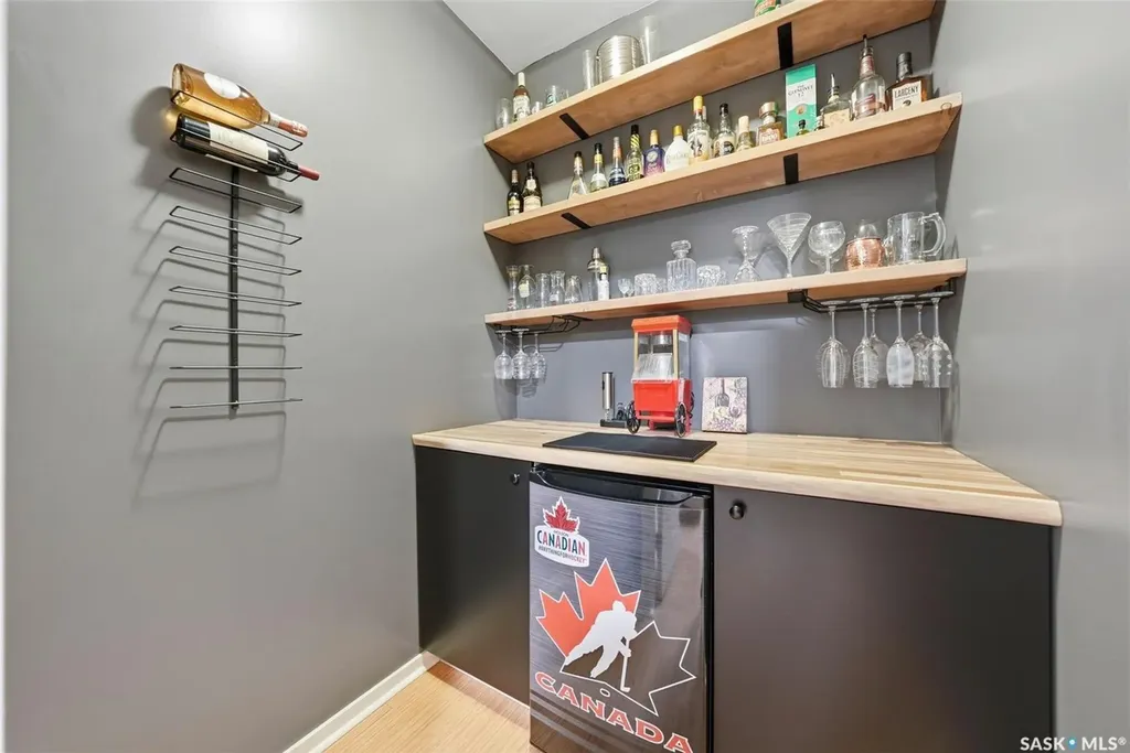 327 Hettle Cove Saskatoon SK S7T 0E8
