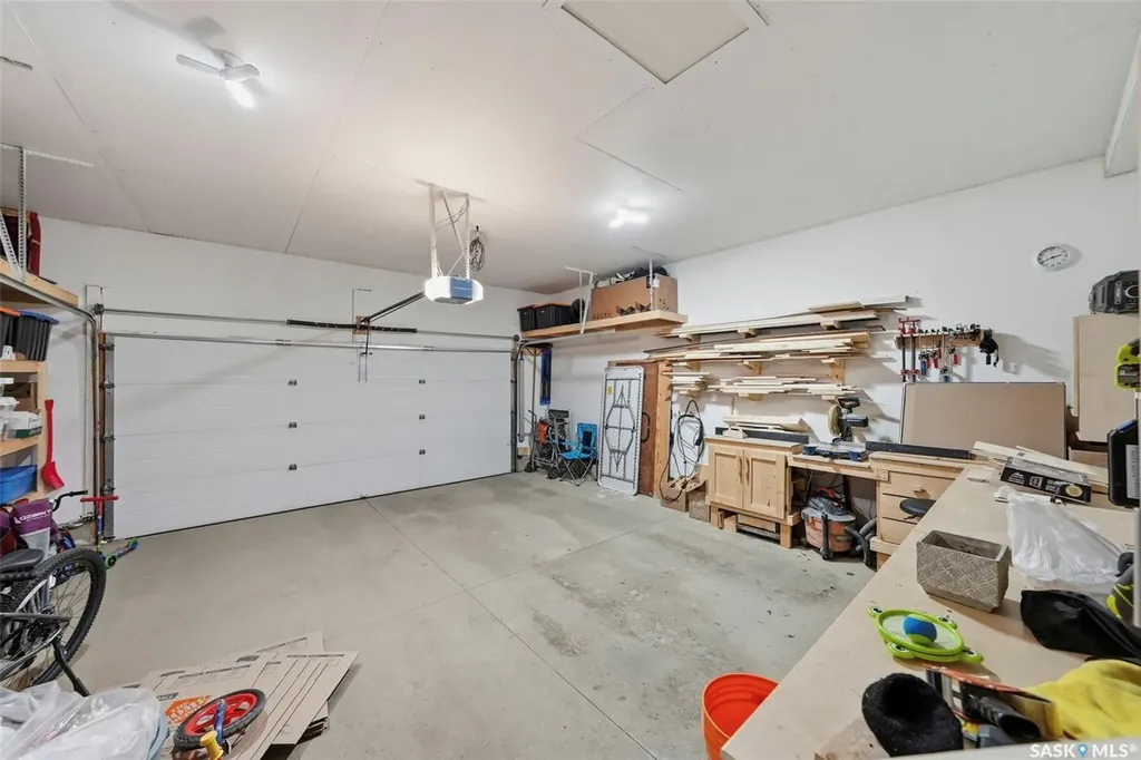 327 Hettle Cove Saskatoon SK S7T 0E8
