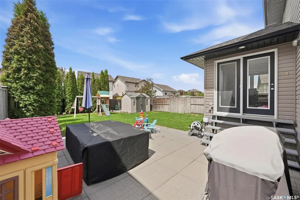 327 Hettle Cove Saskatoon SK S7T 0E8