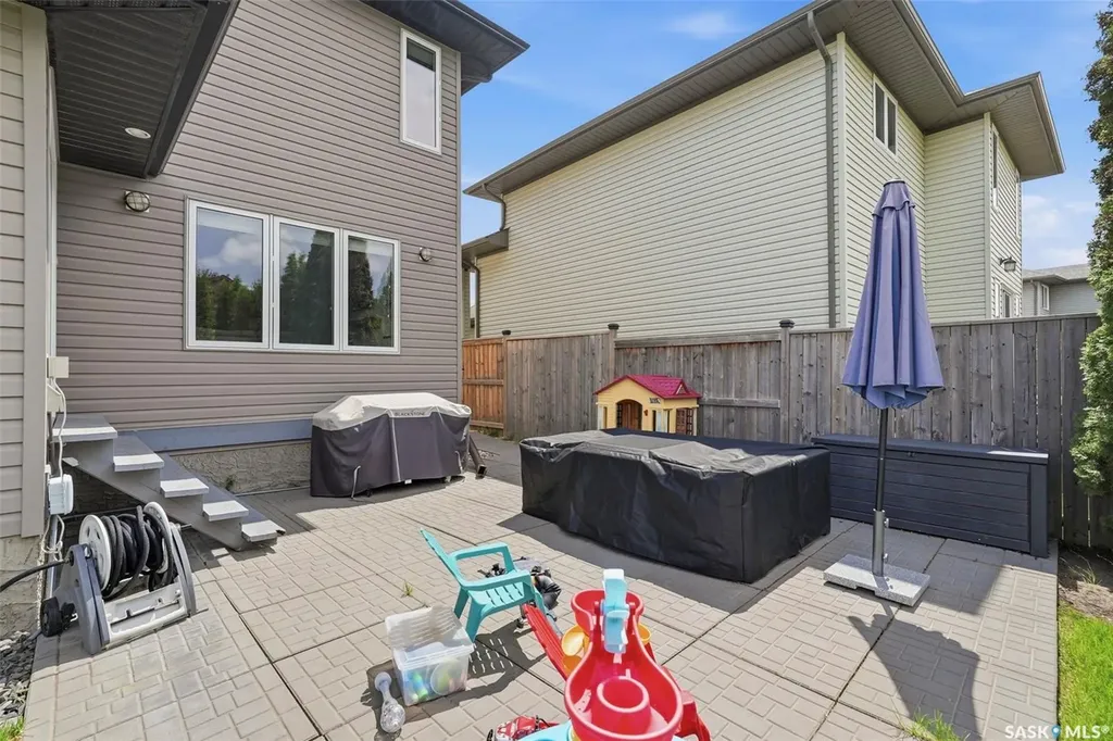 327 Hettle Cove Saskatoon SK S7T 0E8