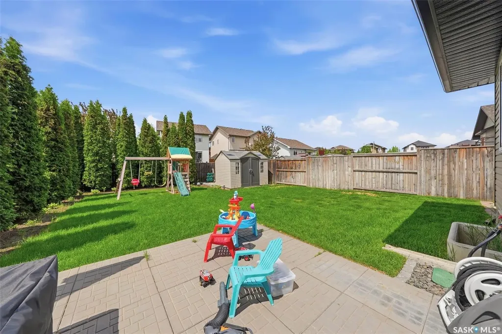 327 Hettle Cove Saskatoon SK S7T 0E8