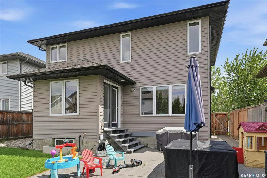 327 Hettle Cove Saskatoon SK S7T 0E8