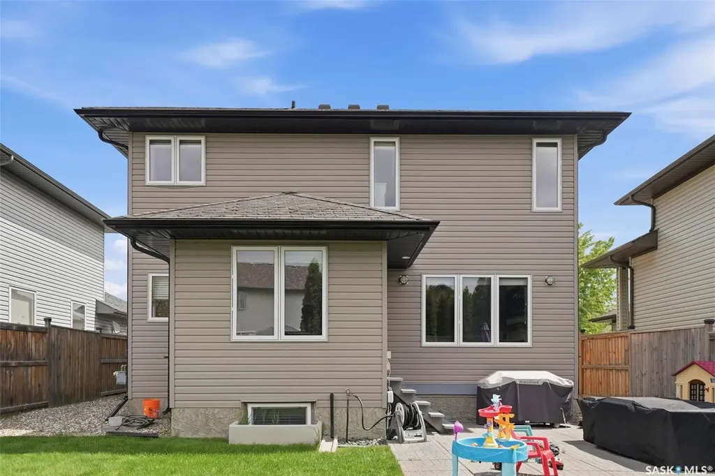 327 Hettle Cove Saskatoon SK S7T 0E8