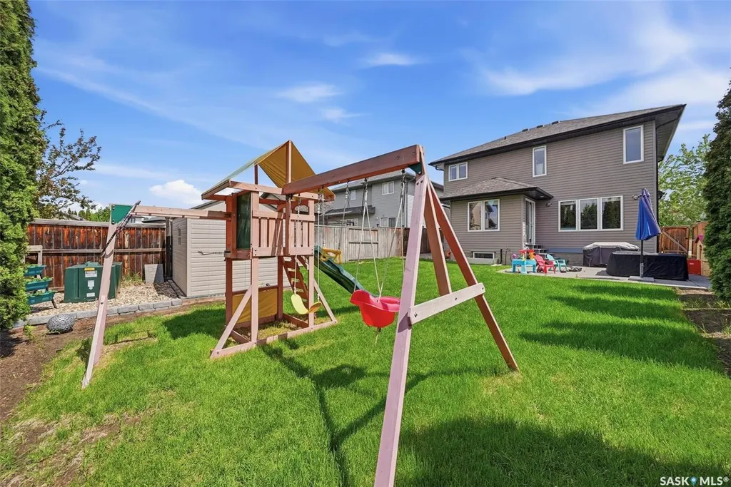 327 Hettle Cove Saskatoon SK S7T 0E8