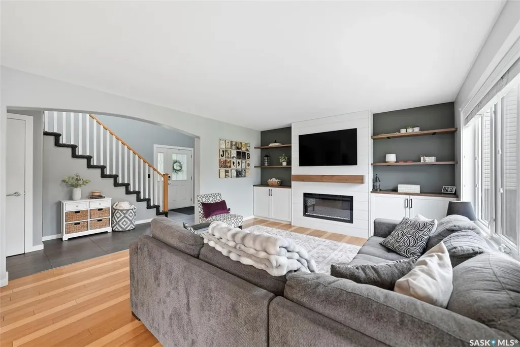 327 Hettle Cove Saskatoon SK S7T 0E8