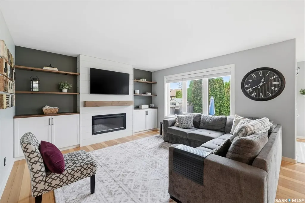 327 Hettle Cove Saskatoon SK S7T 0E8