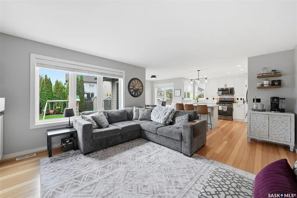 327 Hettle Cove Saskatoon SK S7T 0E8