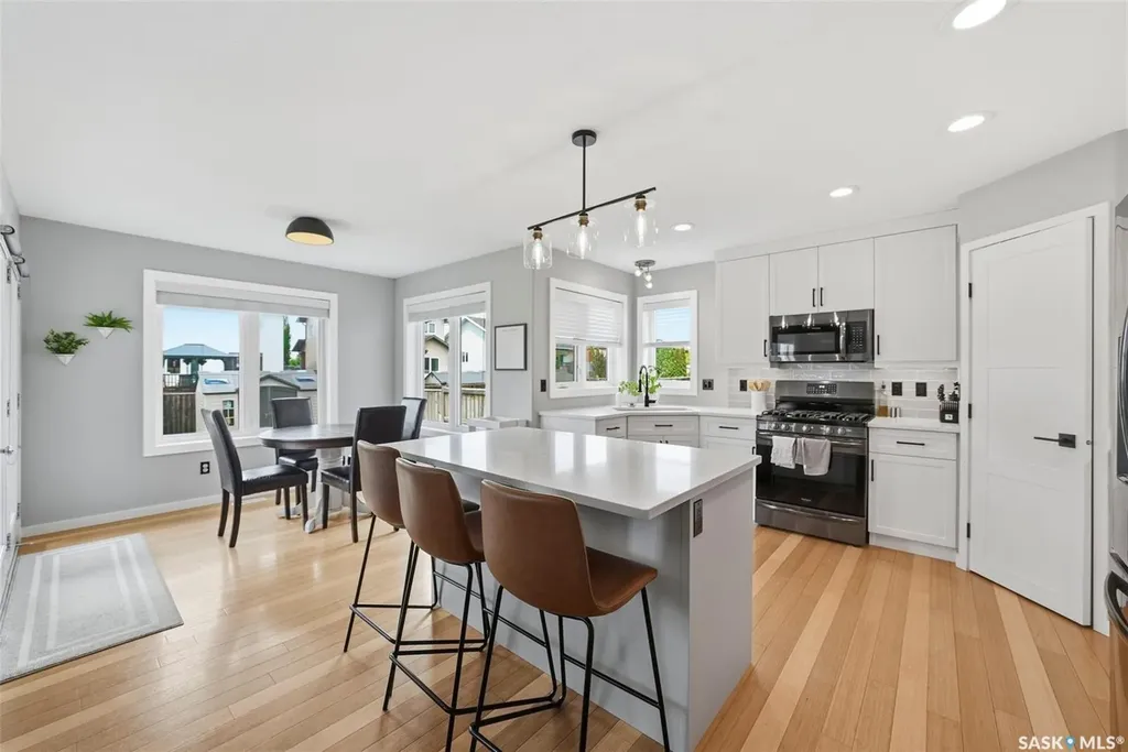 327 Hettle Cove Saskatoon SK S7T 0E8