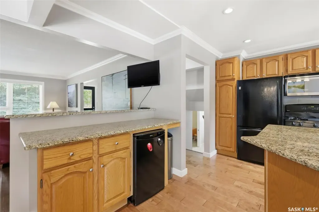 516 Lake Crescent Saskatoon SK S7H 3A4