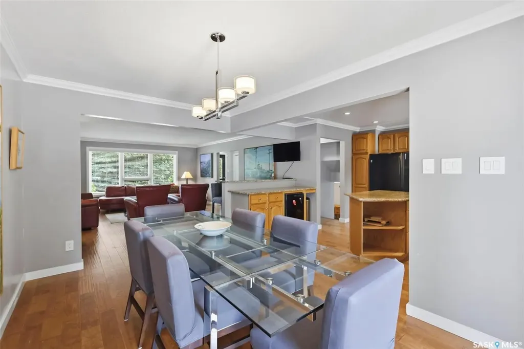 516 Lake Crescent Saskatoon SK S7H 3A4