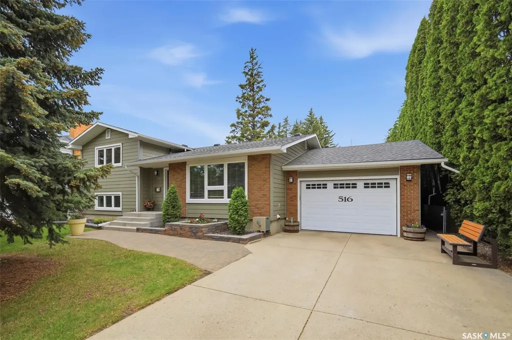 516 Lake Crescent Saskatoon SK S7H 3A4