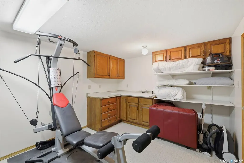 516 Lake Crescent Saskatoon SK S7H 3A4