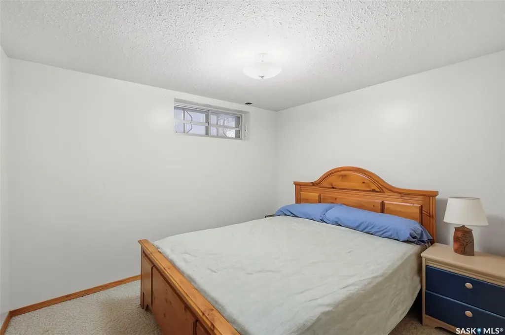 516 Lake Crescent Saskatoon SK S7H 3A4