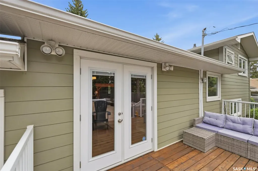 516 Lake Crescent Saskatoon SK S7H 3A4