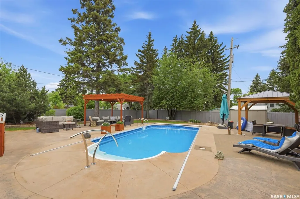 516 Lake Crescent Saskatoon SK S7H 3A4