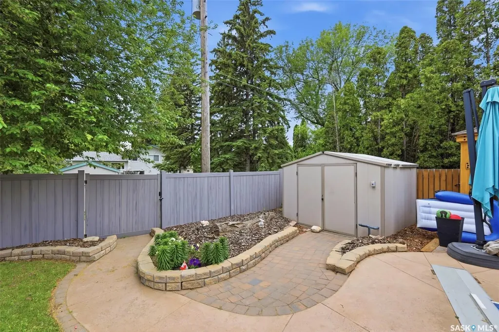 516 Lake Crescent Saskatoon SK S7H 3A4