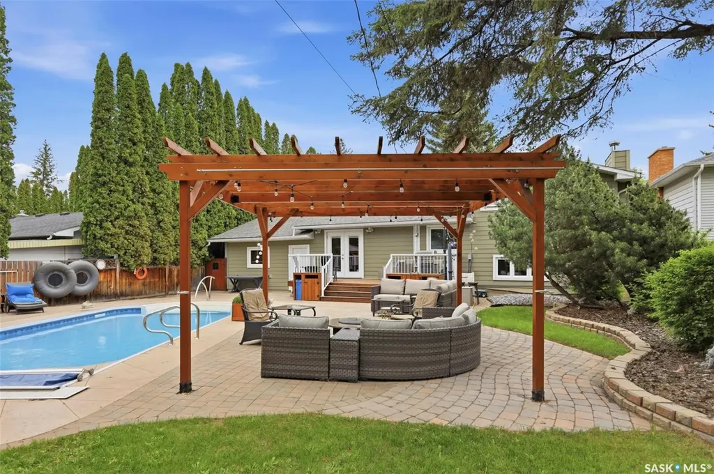 516 Lake Crescent Saskatoon SK S7H 3A4