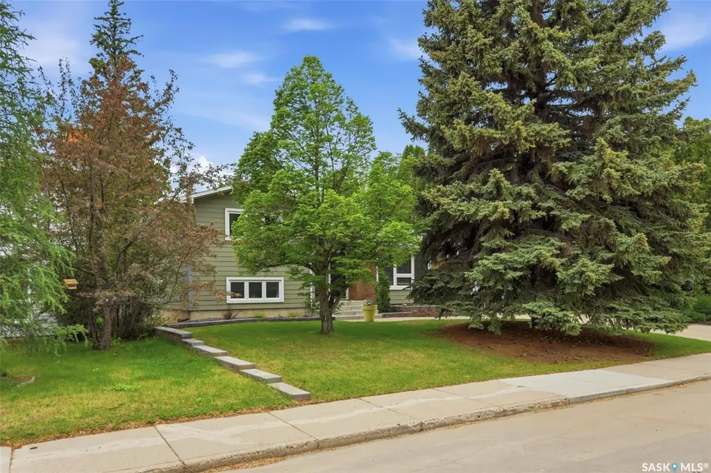 516 Lake Crescent Saskatoon SK S7H 3A4