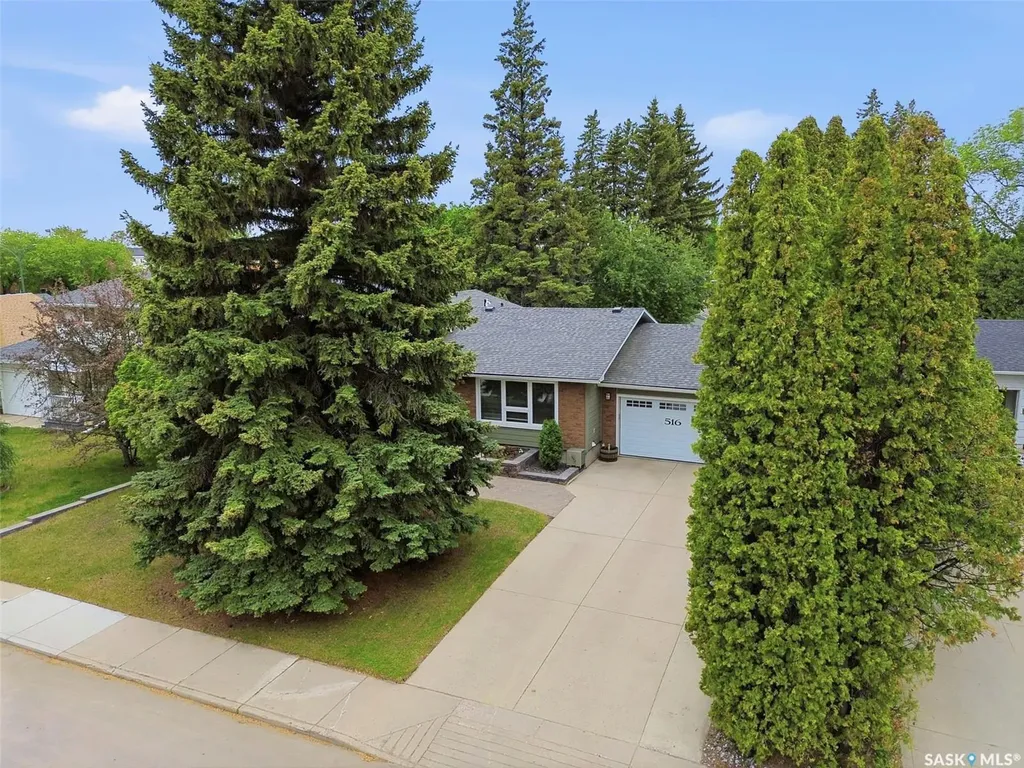 516 Lake Crescent Saskatoon SK S7H 3A4
