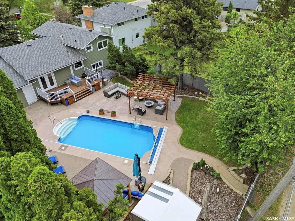 516 Lake Crescent Saskatoon SK S7H 3A4