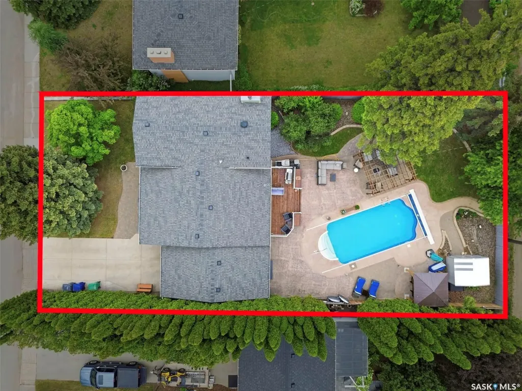 516 Lake Crescent Saskatoon SK S7H 3A4