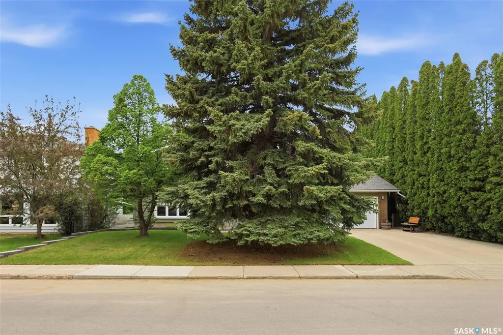 516 Lake Crescent Saskatoon SK S7H 3A4