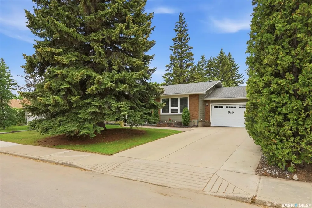 516 Lake Crescent Saskatoon SK S7H 3A4