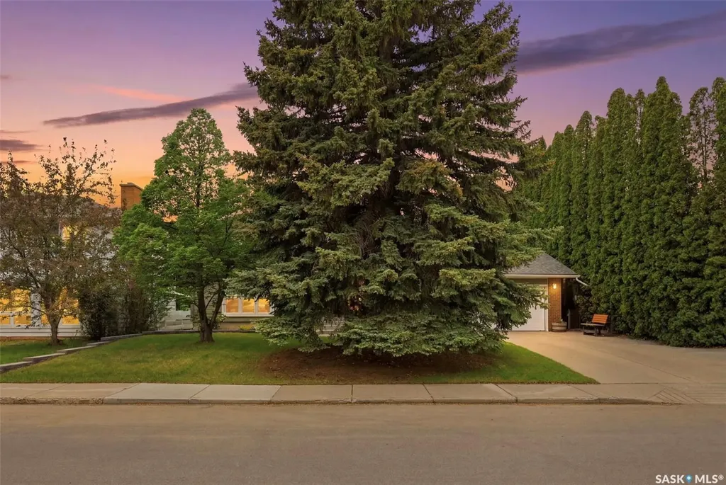 516 Lake Crescent Saskatoon SK S7H 3A4