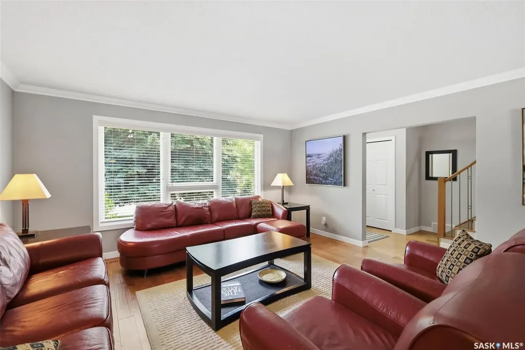 516 Lake Crescent Saskatoon SK S7H 3A4